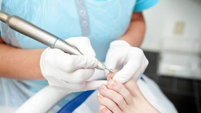 Que especialista trata uñas encarnadas